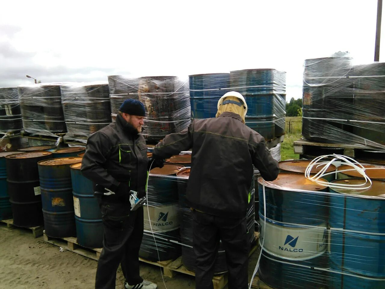 Отработанные масла утилизация. Вторсырье отходы. Радиоактивные отходы. Утилизация химических отходов. Опасные радиоактивные отходы.