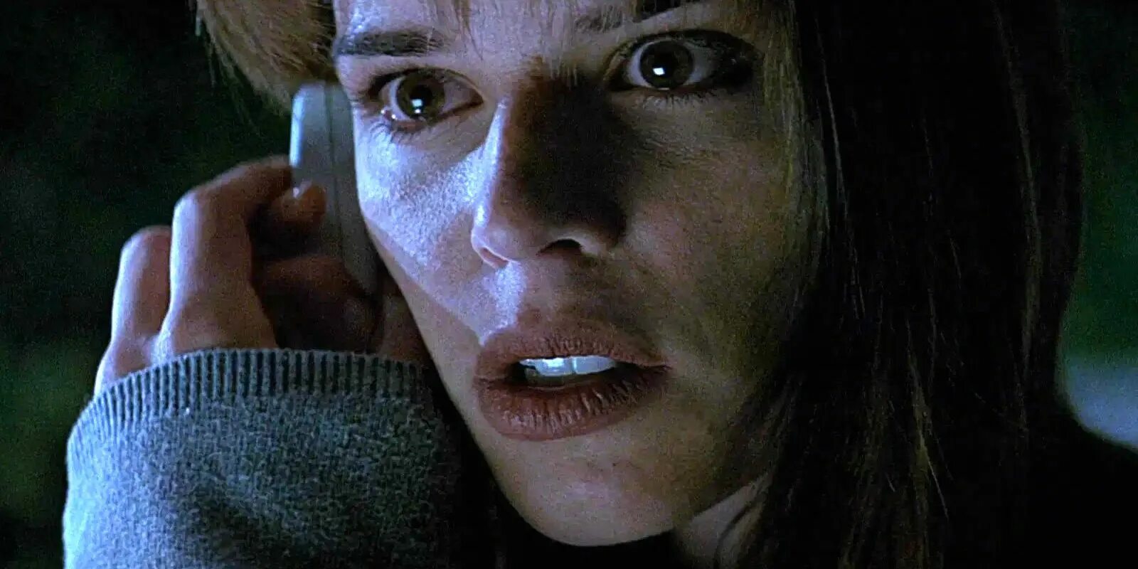 She comes back. Нив Кэмпбелл крик 1996. Крик 1996 Сидни. Сидни Прескотт в крик 1996. Сидни Прескотт крик 2.