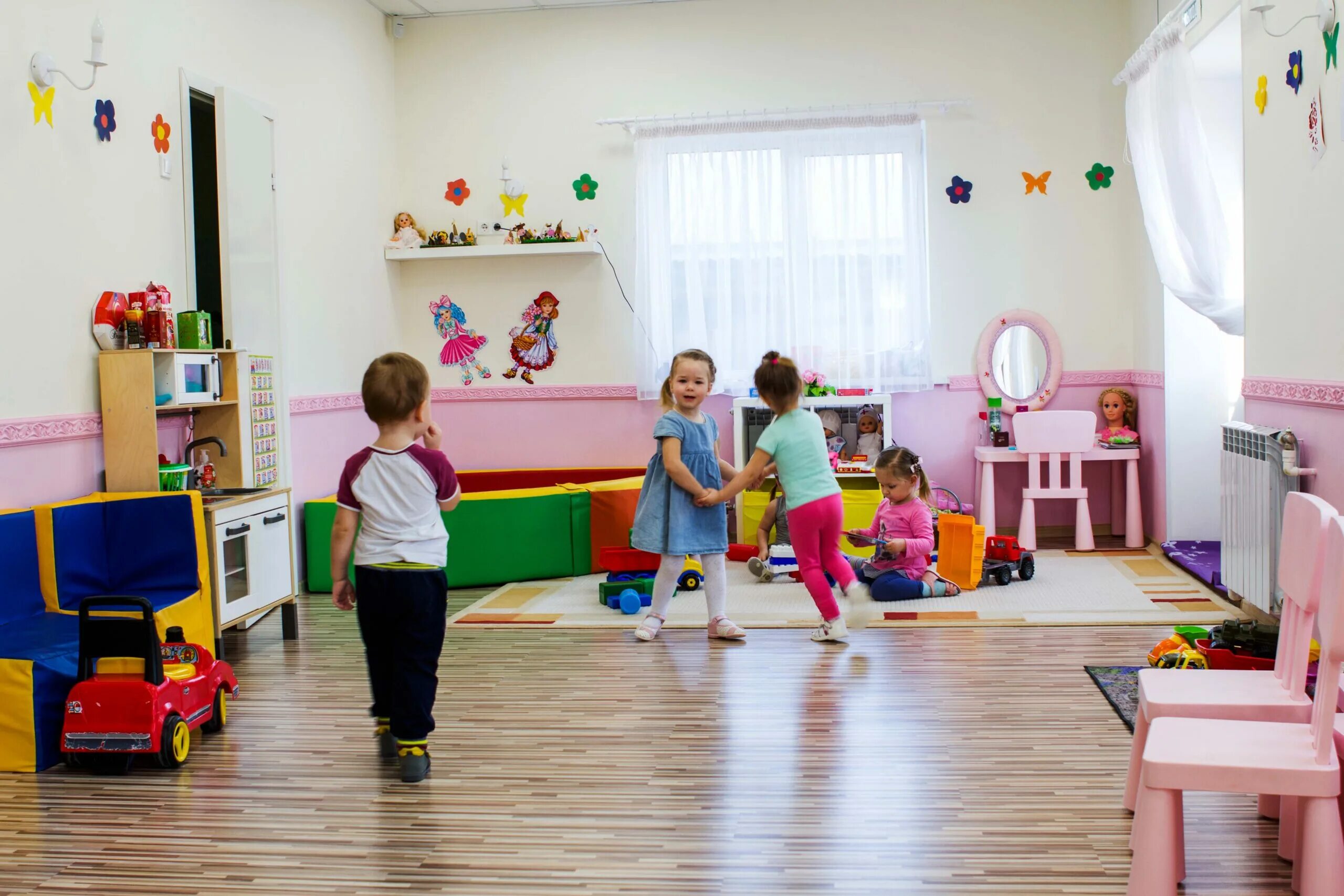 Дети раннего возраста в детском саду. Дети в детском саду. Ясельная группа в детском саду. Дети в саду. Дети раннего возраста.