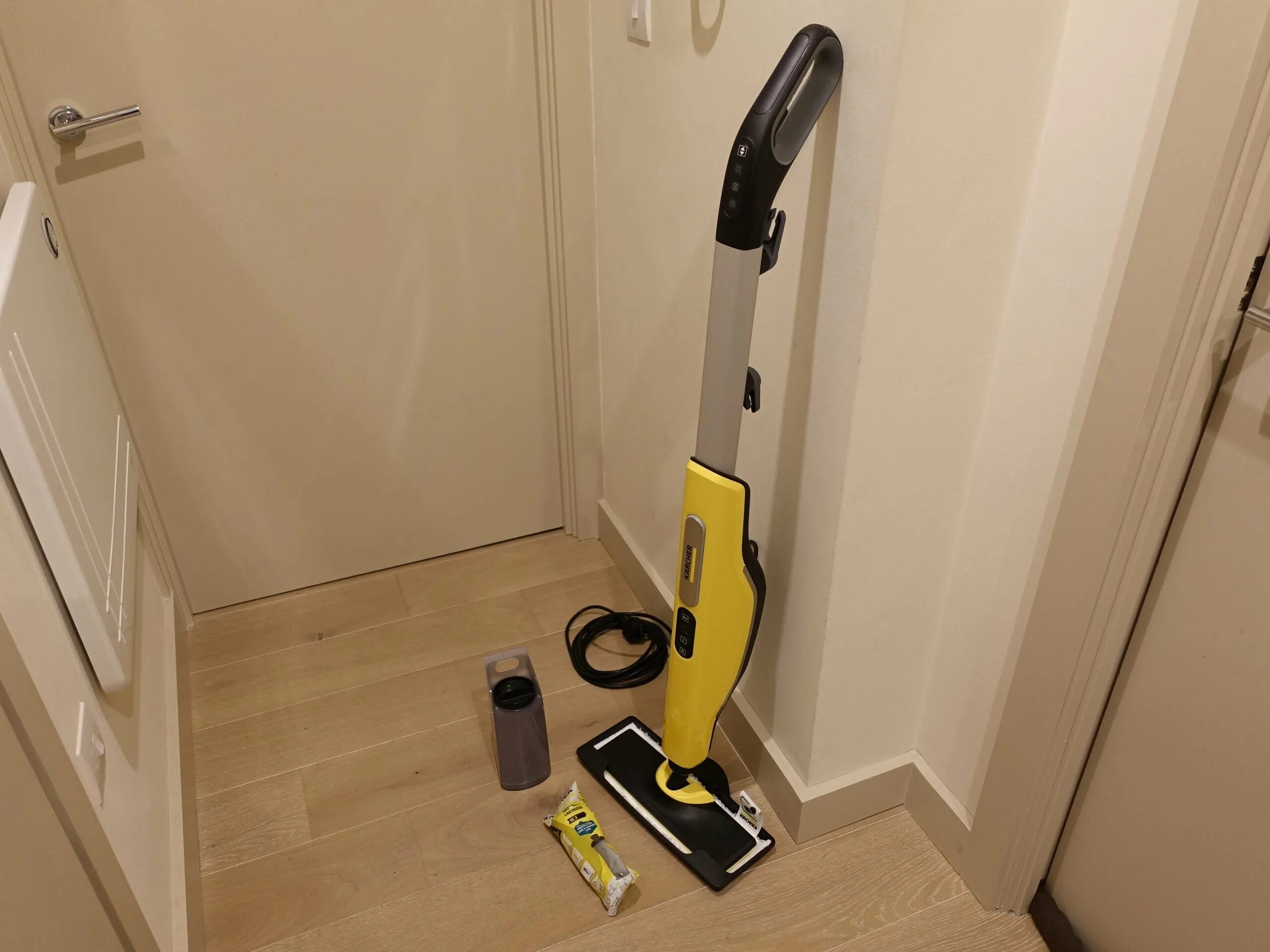 Karcher sc3 easyfix. Karcher SC 3 EASYFIX Premium. Karcher SC 3 Upright EASYFIX 1.513-300.0. Паровая швабра SC 3 Upright EASYFIX Premium. Karcher cs3 швабра.