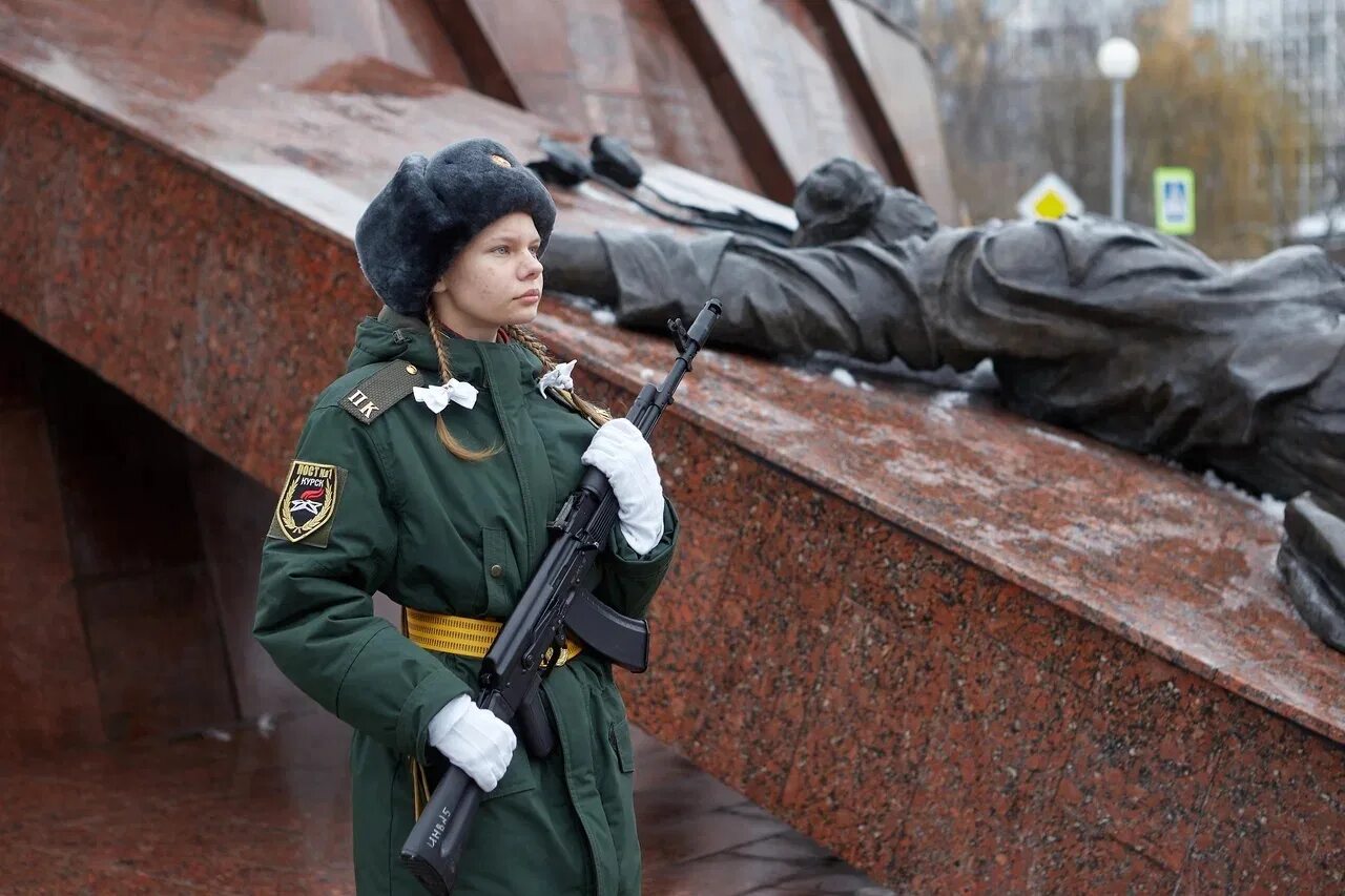 Я прошла афганскую войну. Сквер афганцев Москва. Я прошла афганскую. Я прошла афганскую войну Мем. Мем я прошла афганскую