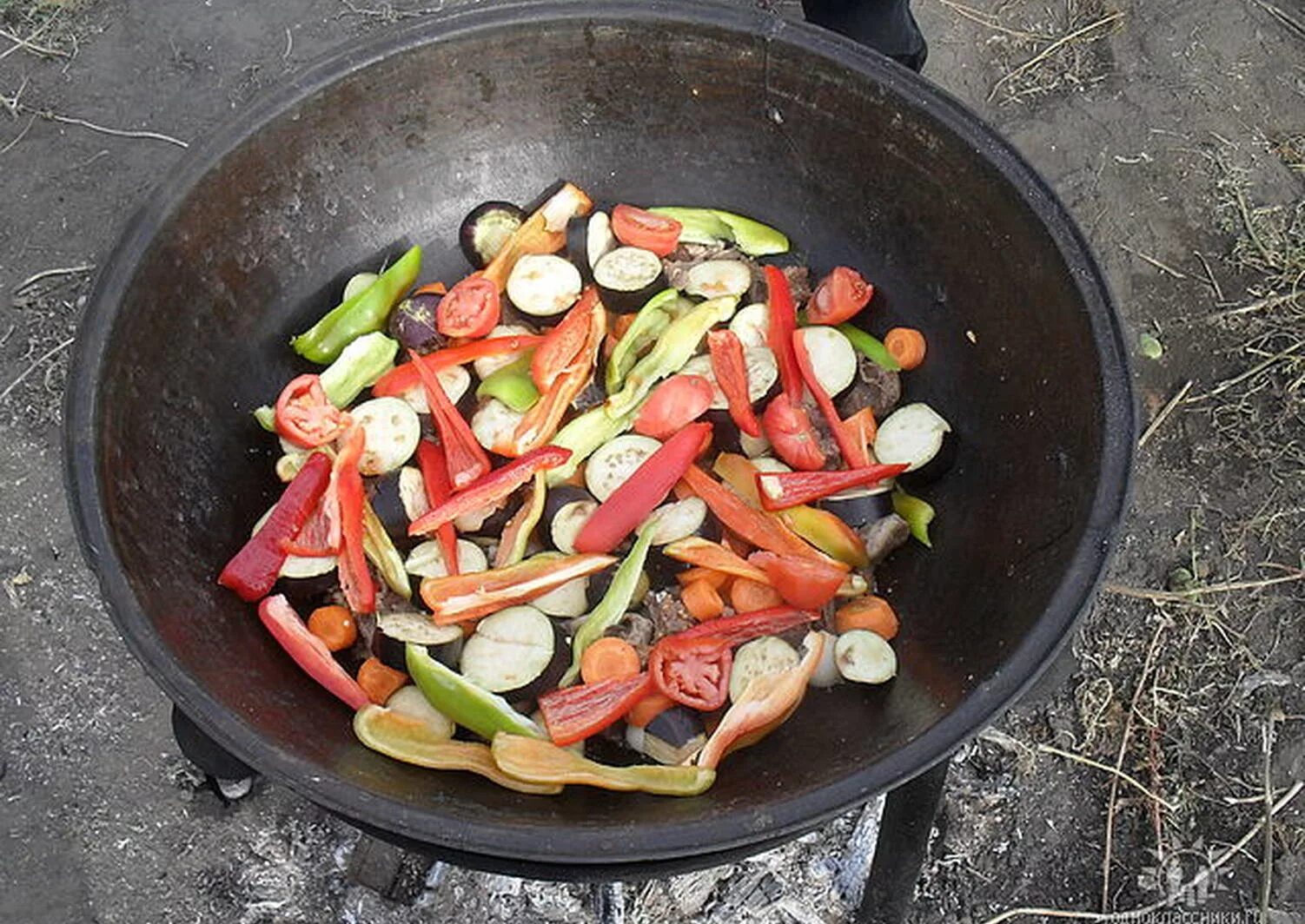 Простые и вкусные рецепты в казане. Казан для хашламы. Хашлама в казане на костре. Блюдо в казане Хашлама. Казаны для приготовления хашламы.