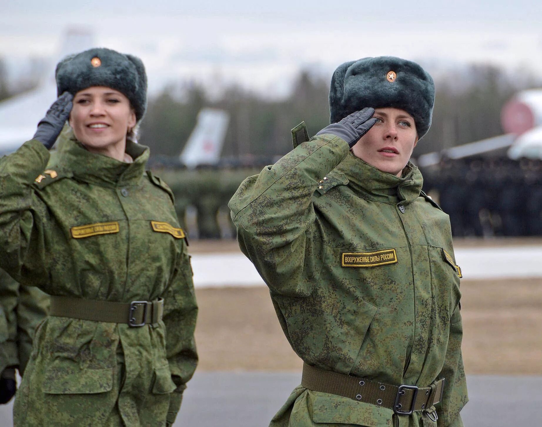 Женщины вс рф. Военная форма. Женщины военнослужащие. Современная Военная форма. Военная форма Российской армии.