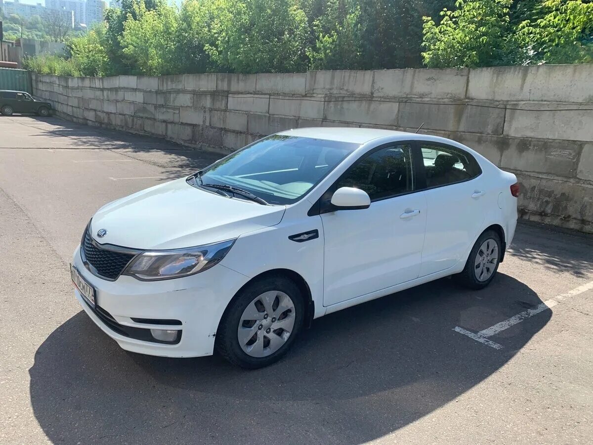 В России появились новые седаны Kia Rio