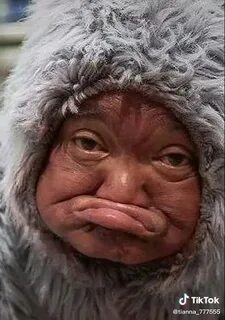 жалаңаш тұтқын әйелдер