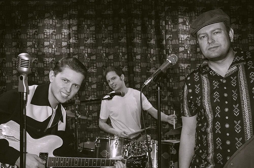 Фотосессия бэкстейдж. Гр люкс. Son lux исполнитель группа. Anna lux. Gq band.