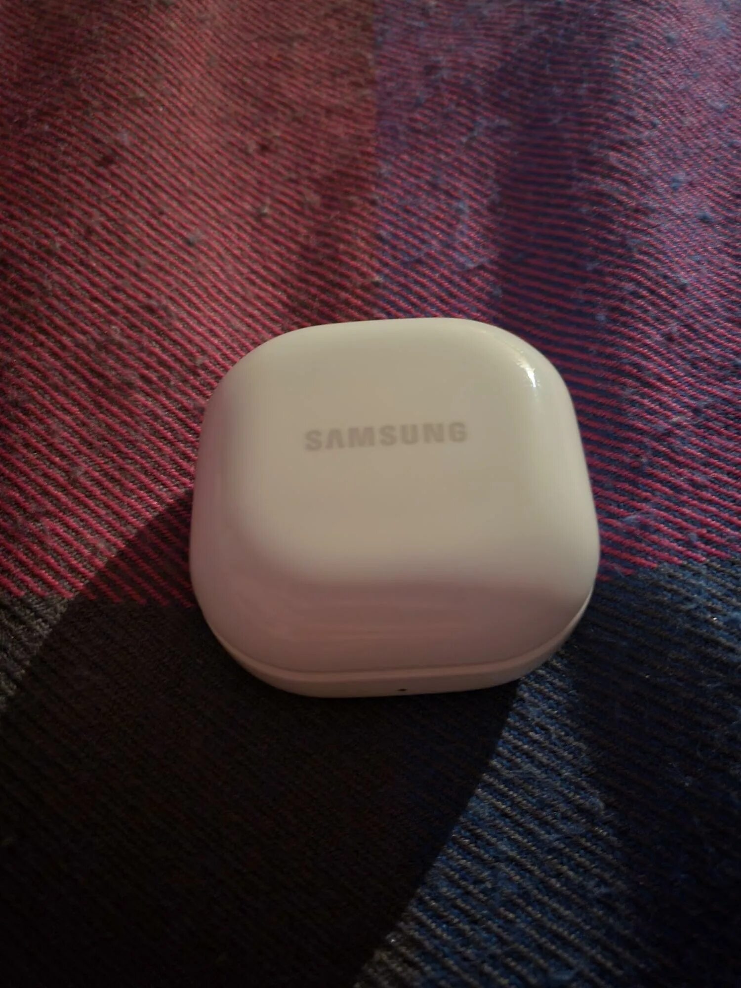 Galaxy buds 2 pro чехол. Samsung buds live кейс. Samsung galaxy buds2 в черном кейсе. Samsung buds 2 pro. Samsung galaxy buds pro кейс.