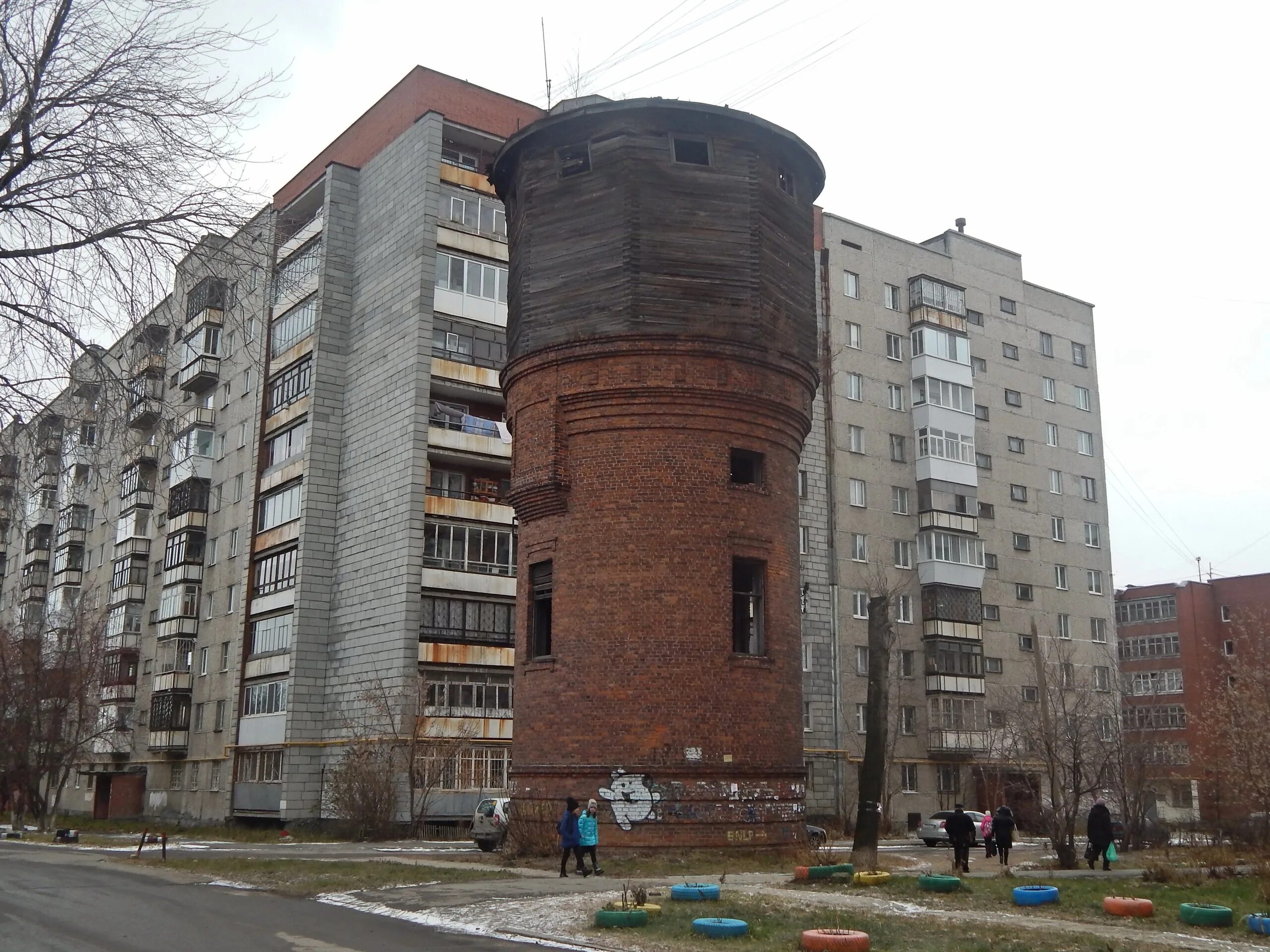 Старая сортировка екатеринбург. Водонапорная башня на сортировке. Водонапорная башня Екатеринбург сортировка. Башня на старой сортировке.