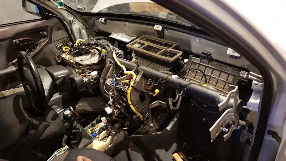 Радиатор печки hyundai accent. 6. Печка салона акцент тагаз. Хундай замена печки. Отопитель хендай акцент.