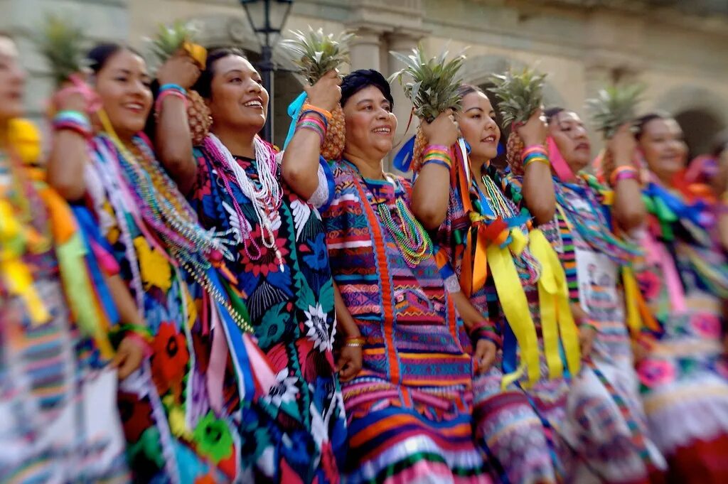Праздник Гелагеца в Мексике. Гелагеца. День коренных народов Мексики. Коренные жители Мексики. Этнос Мексики.