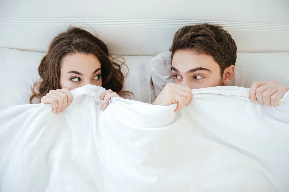 You might be surprised. Мужчина и женщина под одеялом. Blanket in Bed. Man Blanket. Мужчина в одеяле фото.