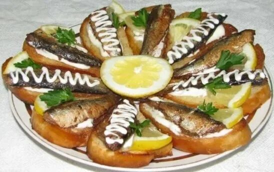 Праздничные бутерброды со шпротами: рецепт с фото