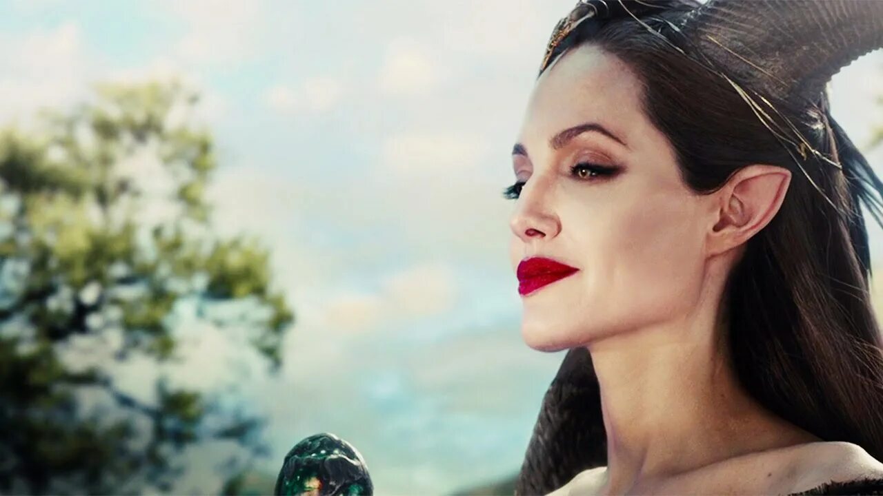 Владычица тьмы. Малефисента: владычица тьмы фильм 2019. Малифифтисента 2 полностью. Мишель пфайффер малефисента 2. Анджелина джоли малефисента 2.