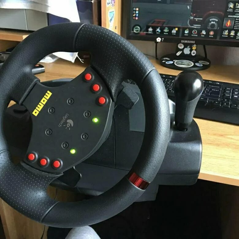 Руль Logitech Momo. Логитеч МОМО руль. Игровой руль Logitech Momo Racing. Logitech Momo Racing Force feedback Wheel.