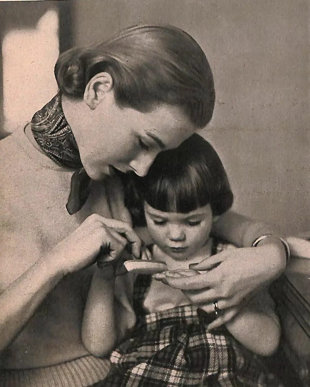 Мать и сын ретро старинные. Ретро сын. Vintage mommy. Подросток и зрелая ретро. Женщины с юношами ретро.