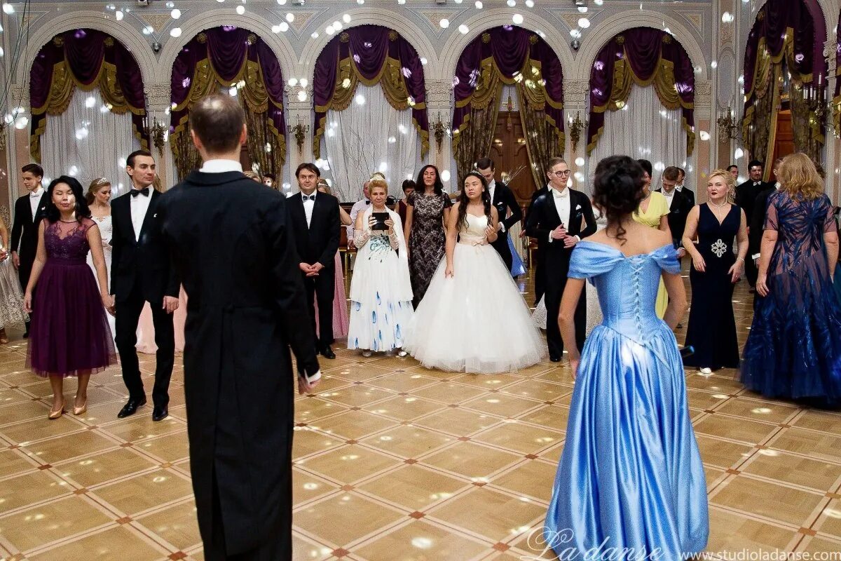 Зим бала. Зим бала. Бал во дворце. Пушкинский бал платья. Исторический бал.