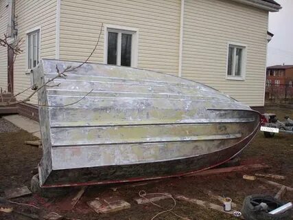 Выступ у днища катера 5 букв