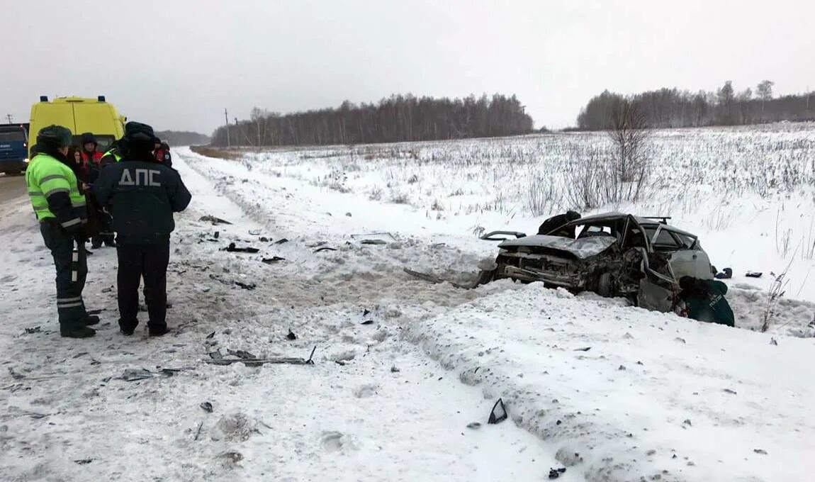 ДТП В Омской области на трассе Омск Тюкалинск вчера. ДТП на трассе Омск Тюкалинск. Авария на трассе Тюмень Омск.