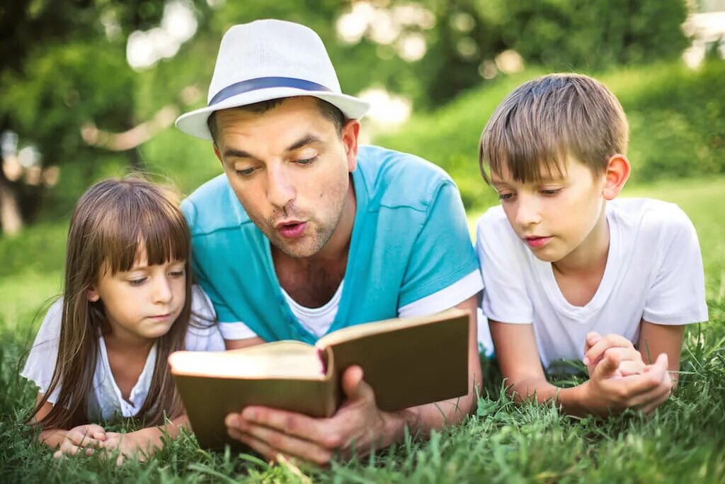 My father read reads