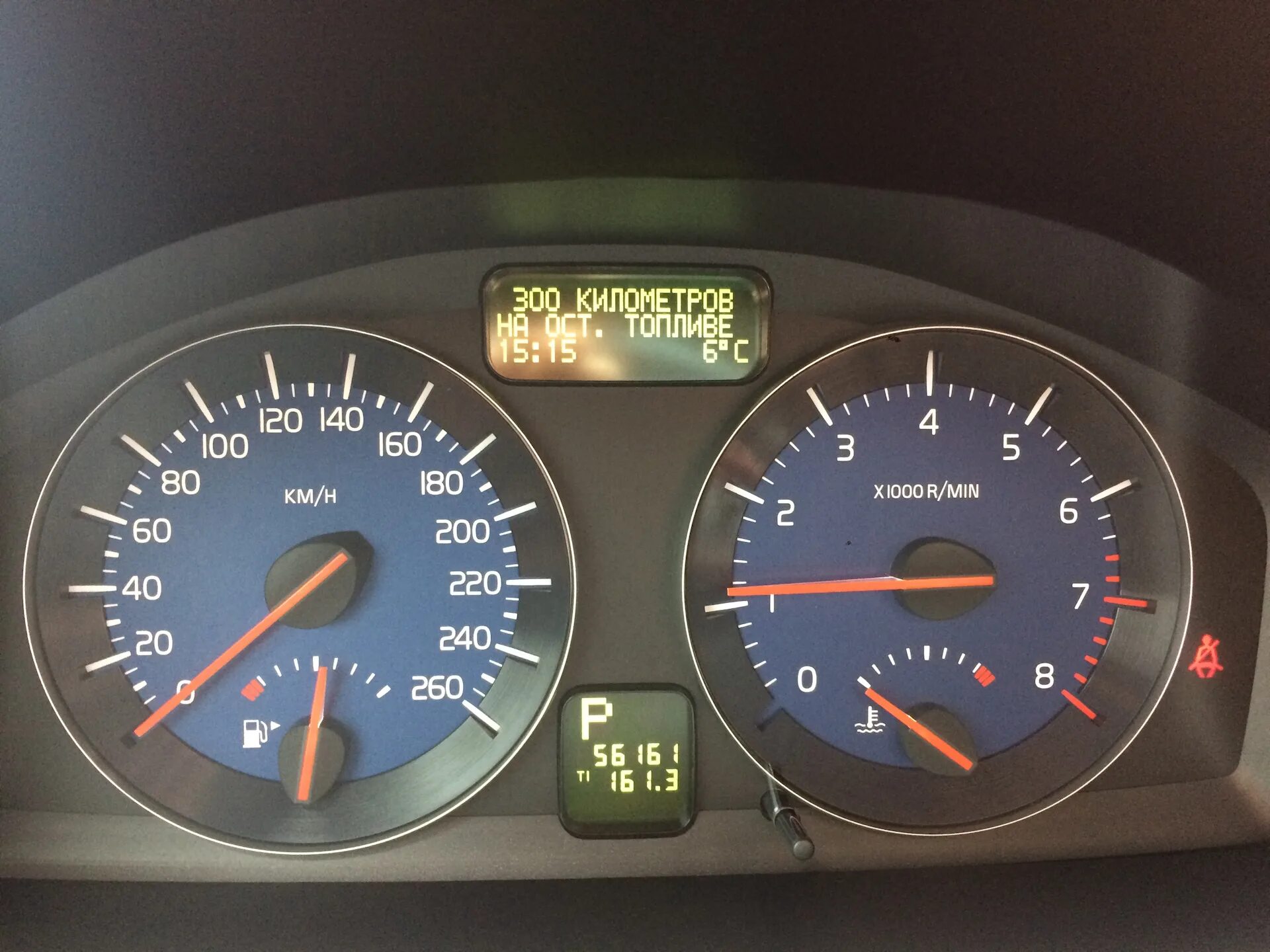 180 м в км. Ауди а8 спидометр. Сколько топлива осталось в баке mazda 3 bk. 240 км пик. 240 км бензин.