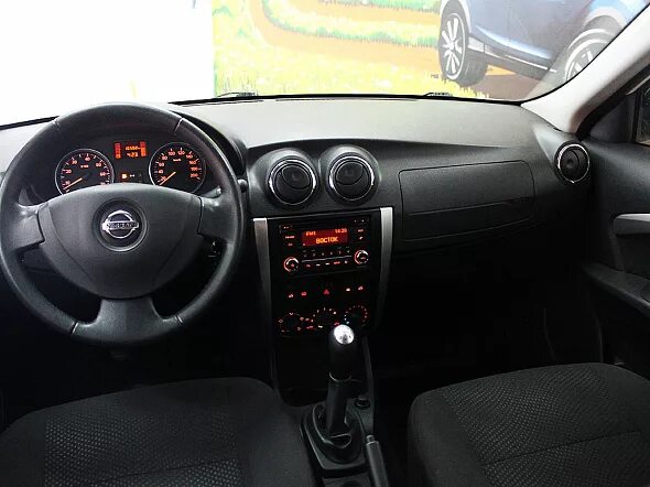 Отзывы ниссан альмера механика. Nissan Almera 1.6 2013. Ниссан Альмера 2013 салон механика. Ниссан Альмера 2017 салон механика. Nissan Almera 2014 салон.