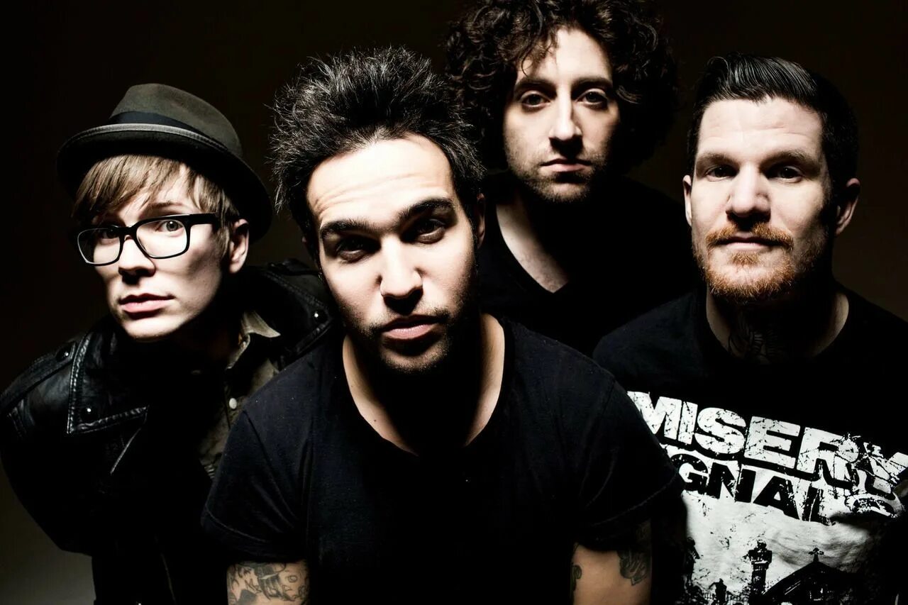 Fall out группа. Группа Fall out boy. Фоллаут бой группа. Fall out boy 2000. Fall out boy состав группы.