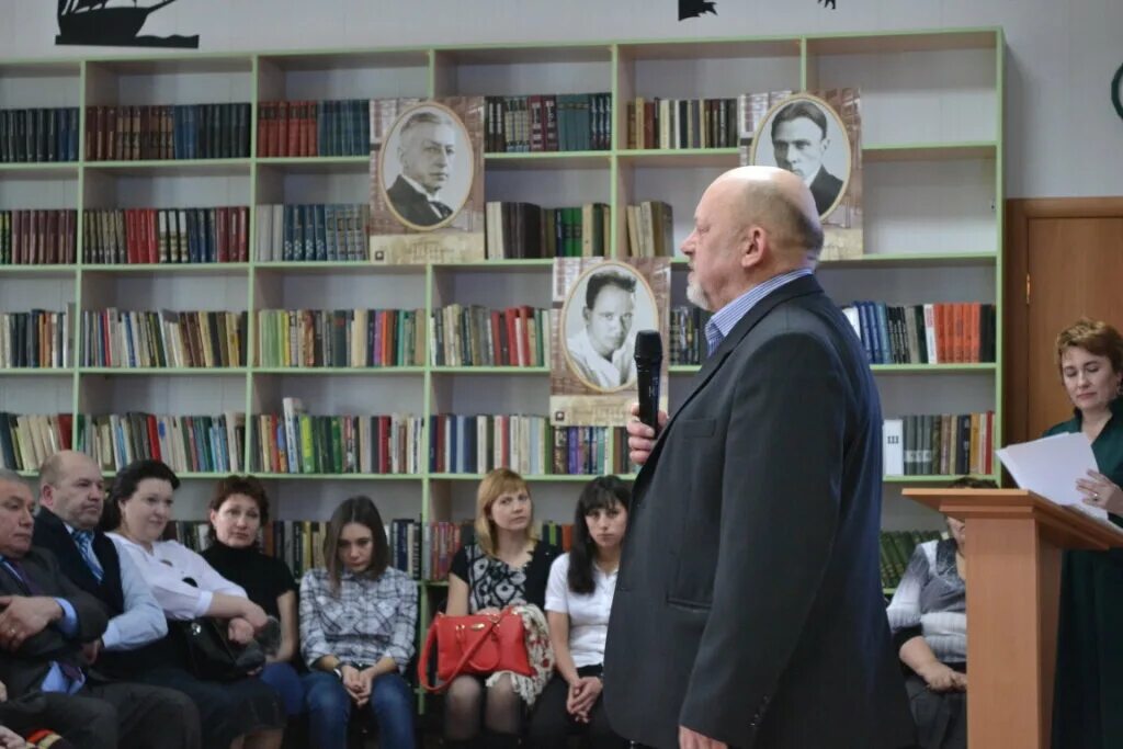 центральная городская библиотека тулун. библиотека. библиотека фото. библиотека тулун микрорайон. библиотека № 124.