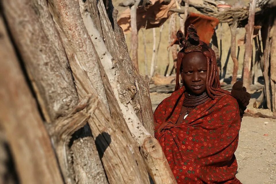 Tribe himba купить. Племя Химба. Африканка из племени Химба в супермаркете. Племя Химба в Африке. Племя Химба женщины.