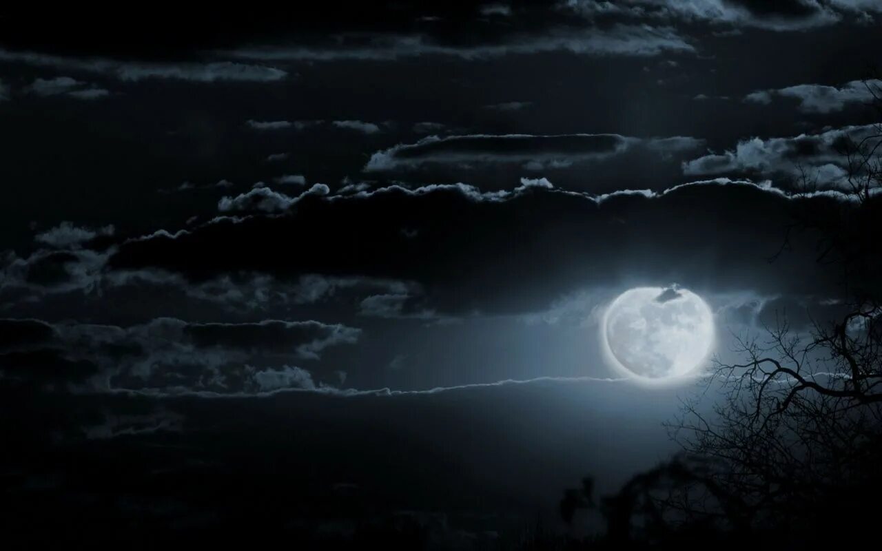 Clouded moon. Мрачное небо. Лунное небо. Лунная ночь. Мрачные облака.