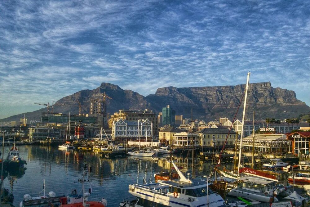 Кейптаун город порт. Порт кейптаун. Camps bay beach кейптаун. Юар в марте. Столовые горы кейптаун кирстенбош.