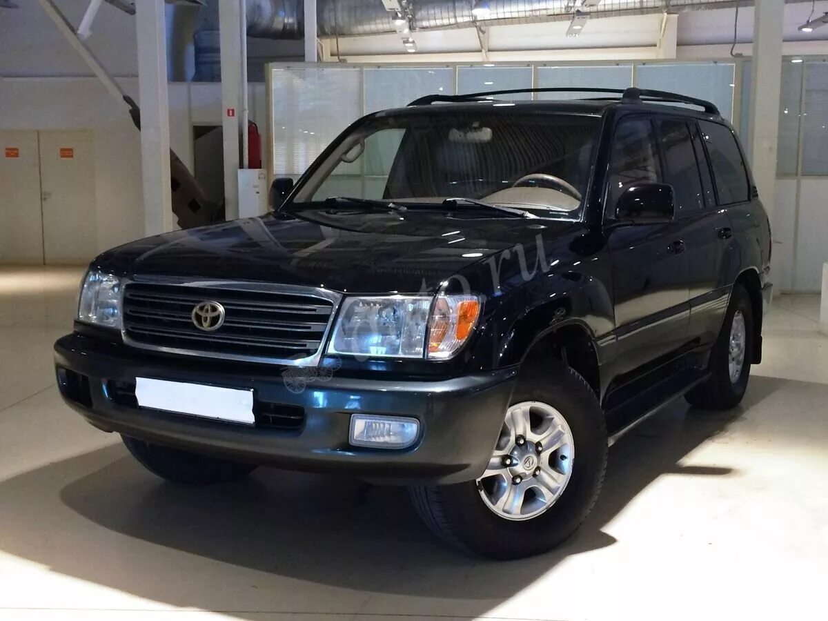 Купить ленд с пробегом в спб. Toyota Land Cruiser 2001 4.7. Тойота ленд Крузер 2002. Тойота ленд Крузер 100 2002 года. Тойота 2002 года Джипы.