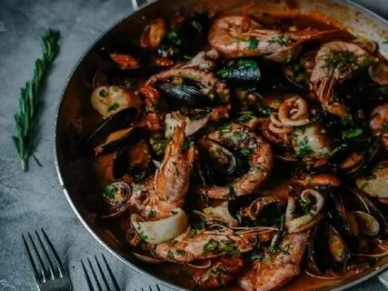Морепродукты в томатном соусе
