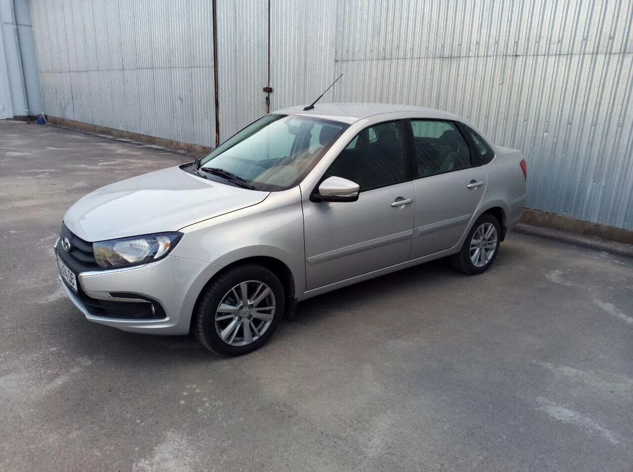 Лада гранта лифтбек r15. Литье гранта фл. Гранта фл r16. Гранта фл r16 -50. Лада гранта белая седан на р15.