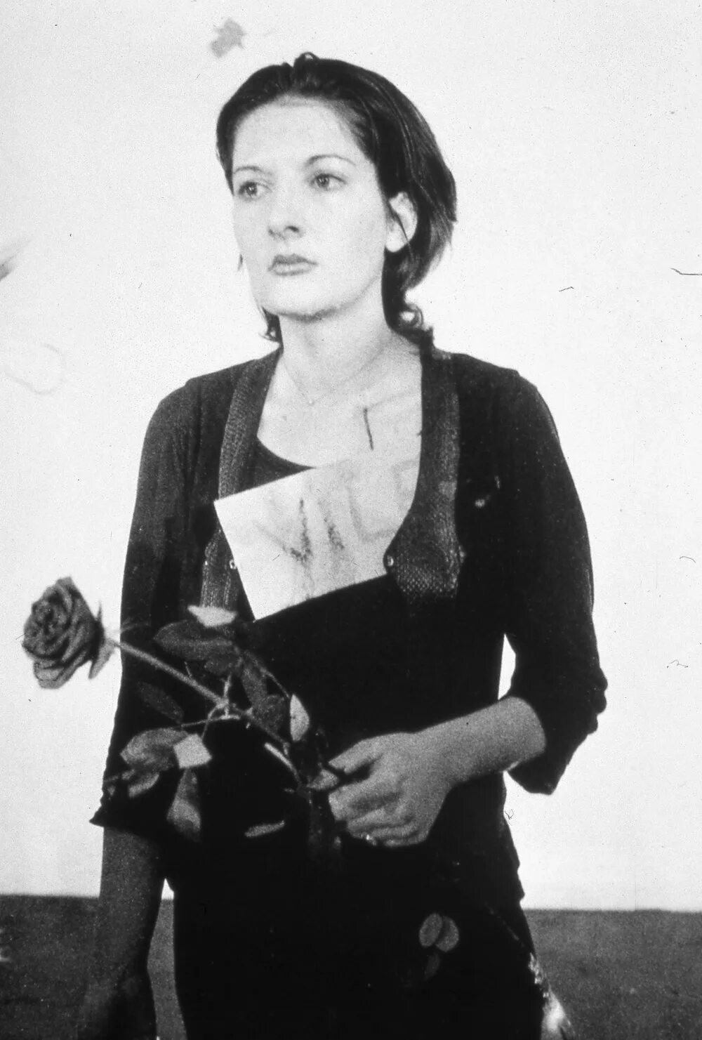 Ритм 0. Марина абрамович. марина абрамович ритм 0 1974. марина абрамович перформанс 1974. мария абрамович перформанс ритм 0.