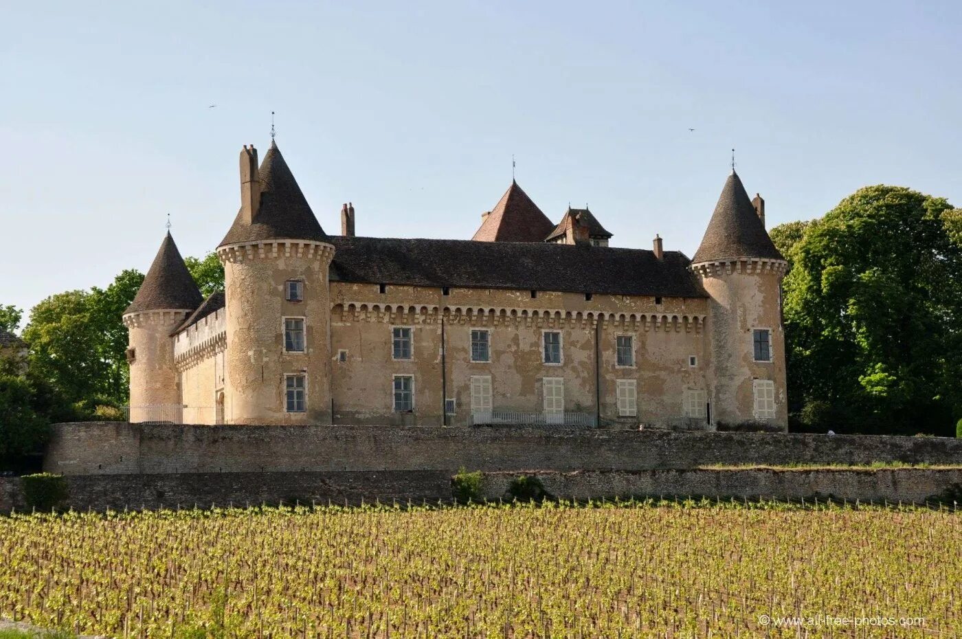 замки бургундии. замок базош бургундия. графство бургундия. замок базош бургундия. франция шатонеф замок шатонеф.