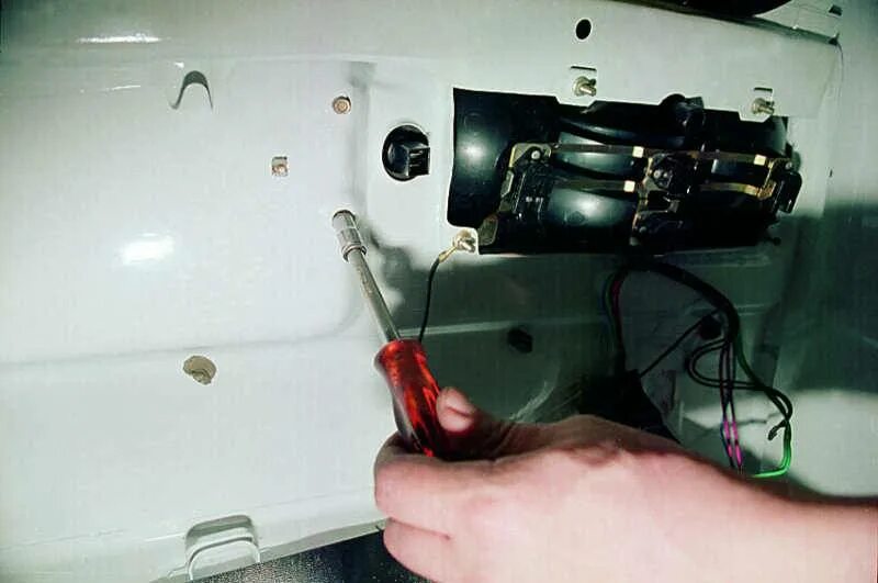 Замена лампы ваз. Лампа фары ваз 2106. Габаритные лампочки ваз 2115. Лампочки на ваз 2106 ближний свет. Лампа ваз 2114 ближний дальний.