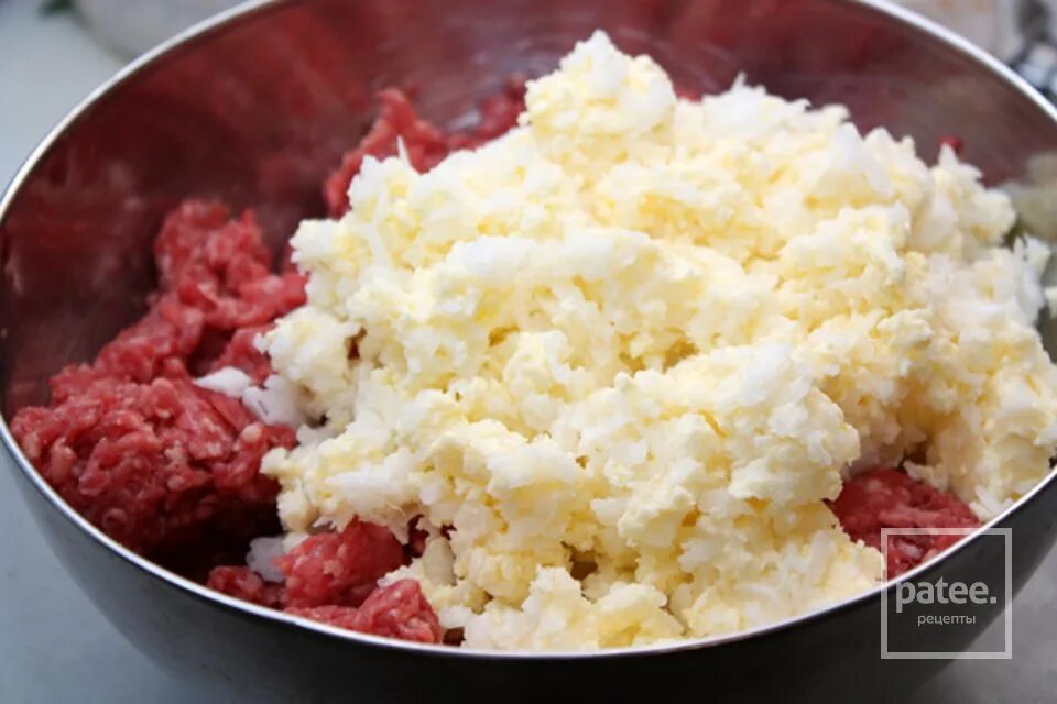 Фарш сливочное масло. Фарш со сливочным маслом. крахмал добавляют в мясной фарш. говяжьи котлеты из фарша в блендере. говяжий фарш со сливками рецепт.