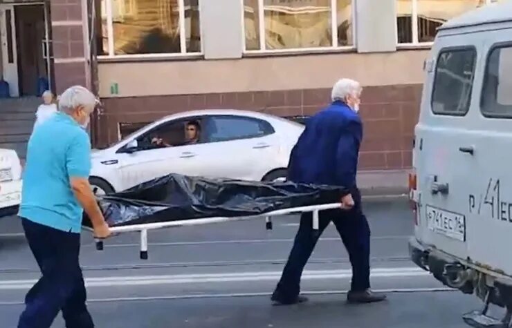 Министр здравоохранения попал в дтп. Министр здравоохранения попал в дтп. Блоггер эдвард билл. В больнице после операции. Министр здравоохранения попал в дтп.