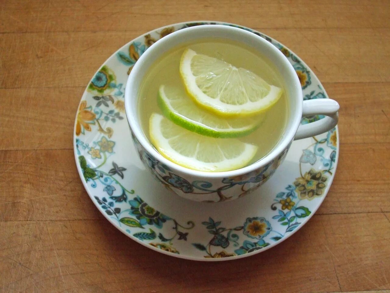 Чай с лимоном. Зеленый чай с лимоном. Лимонный чай. Лимон с чаем. Пейте зеленый чай лимоном