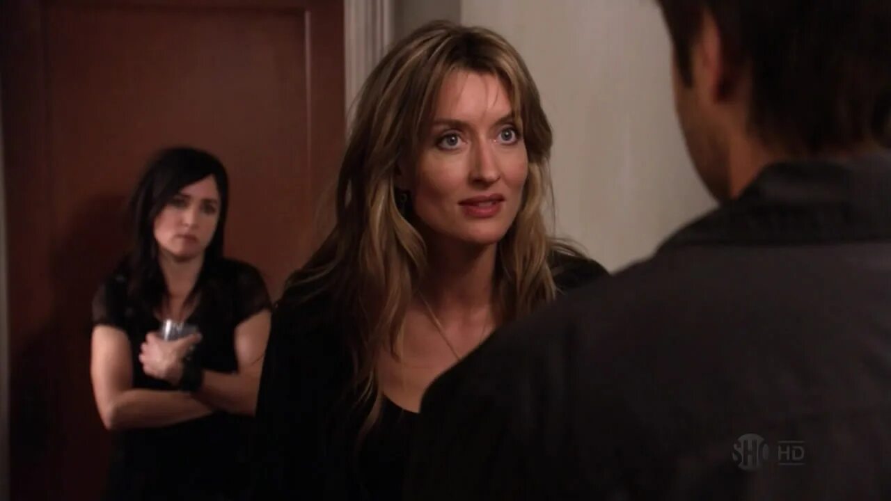 Блудливая калифорния 1 сезон. Блудливая калифорния на русском. Лу эшби блудливая калифорния. Блудливая калифорния секретарь чарли. Карла гуджино блудливая калифорния.