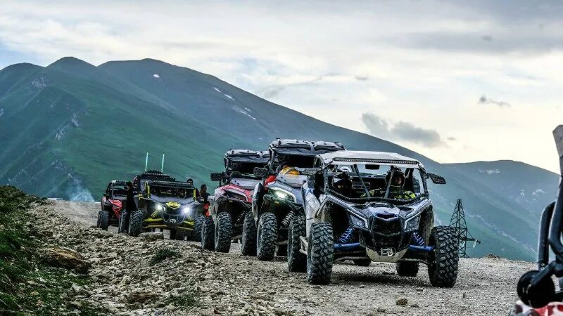 Эмблема кавказ discovery. Кавказ дискавери. Раша дискавери джип тур эмблема. Кавказ дискавери на багги. Брп маврик стс.