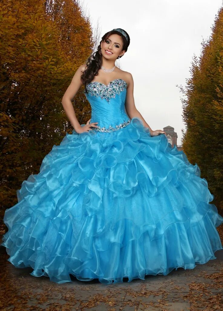 Бальное платье напрокат. Платье для бала напрокат. Прокат бальных. Бальное платье в стиле 19 века. Пышные бальные платья.