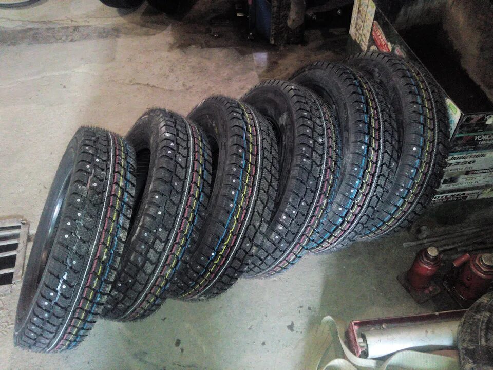 Резина 205/65r15 зимняя. Зимняя резина на газ. Колеса на газель мишлен. Зимняя резина на газ. Зимняя резина пауэр трак на газель.