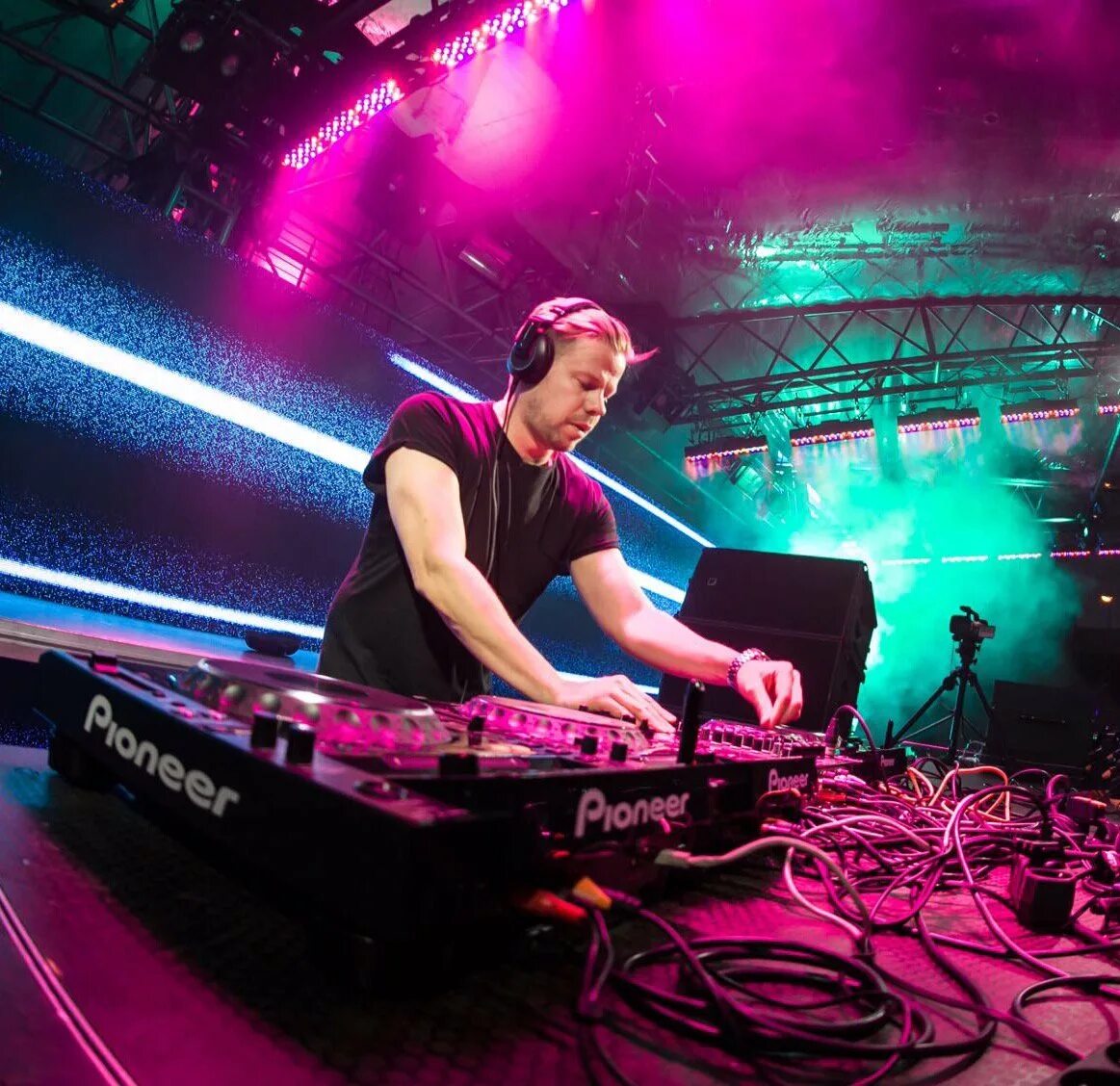 Армин ван бюрен 2009. Dj dutch. Группа w&w. Dj dutch. Dj tiësto.