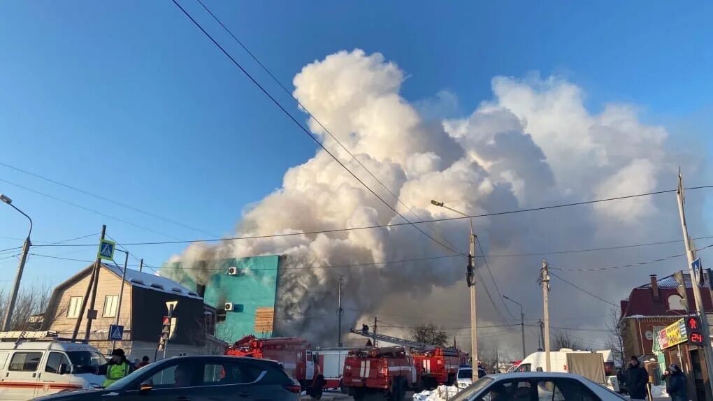 Черный дым сегодня. Пожар в центре Омска. Омск пожар сейчас в центре. Пожар в Омске сейчас в Центральном районе.