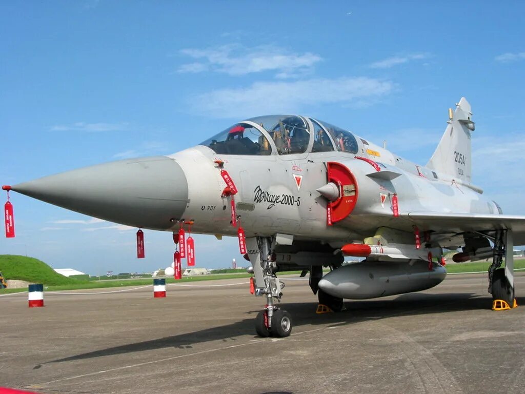 Мираж 2000 года. Мираж 2000-5. Dassault Mirage 2000. Мираж 2000 истребитель. Mirage 2000-5f Walkaround.