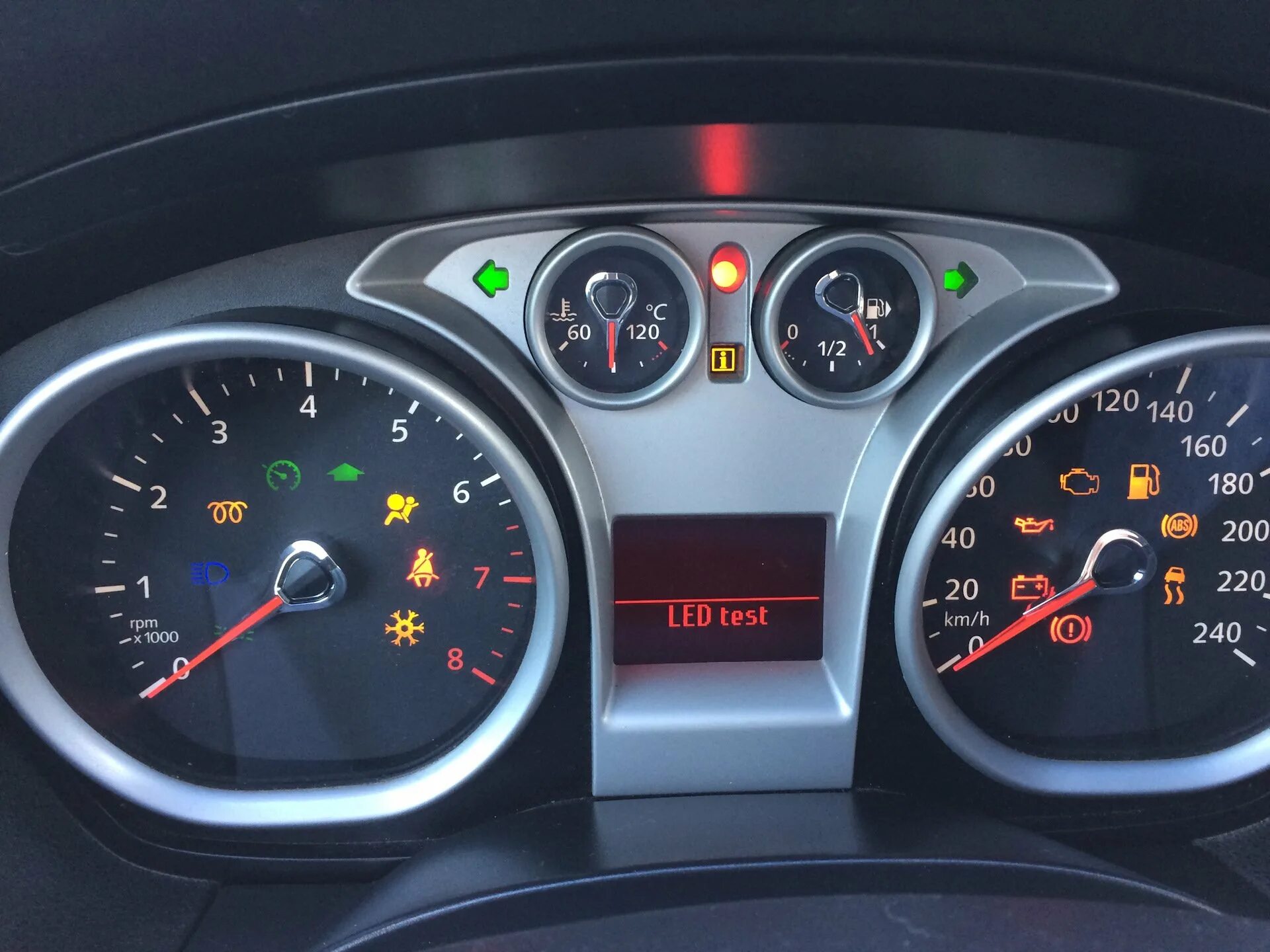 Приборная панель 2. Приборная панель форд фокус 2 рестайлинг. ford focus 2 2007 приборная панель. щиток приборов ford focus 2 рестайлинг. приборка на форд фокус 2 2007.