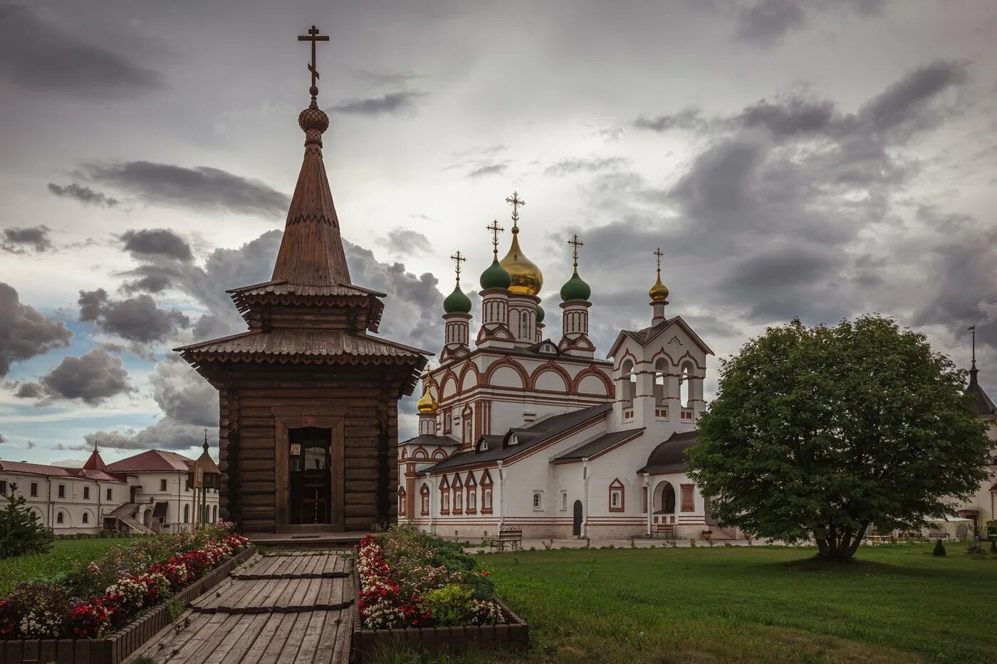 Троице сергиева варницкого монастыря. Троице-Сергиев Варницкий монастырь. Ростов монастырь Сергия Радонежского. Варницкий монастырь часовня. Троице-Сергиев Варницкий монастырь часовня прп. Сергия Радонежского.