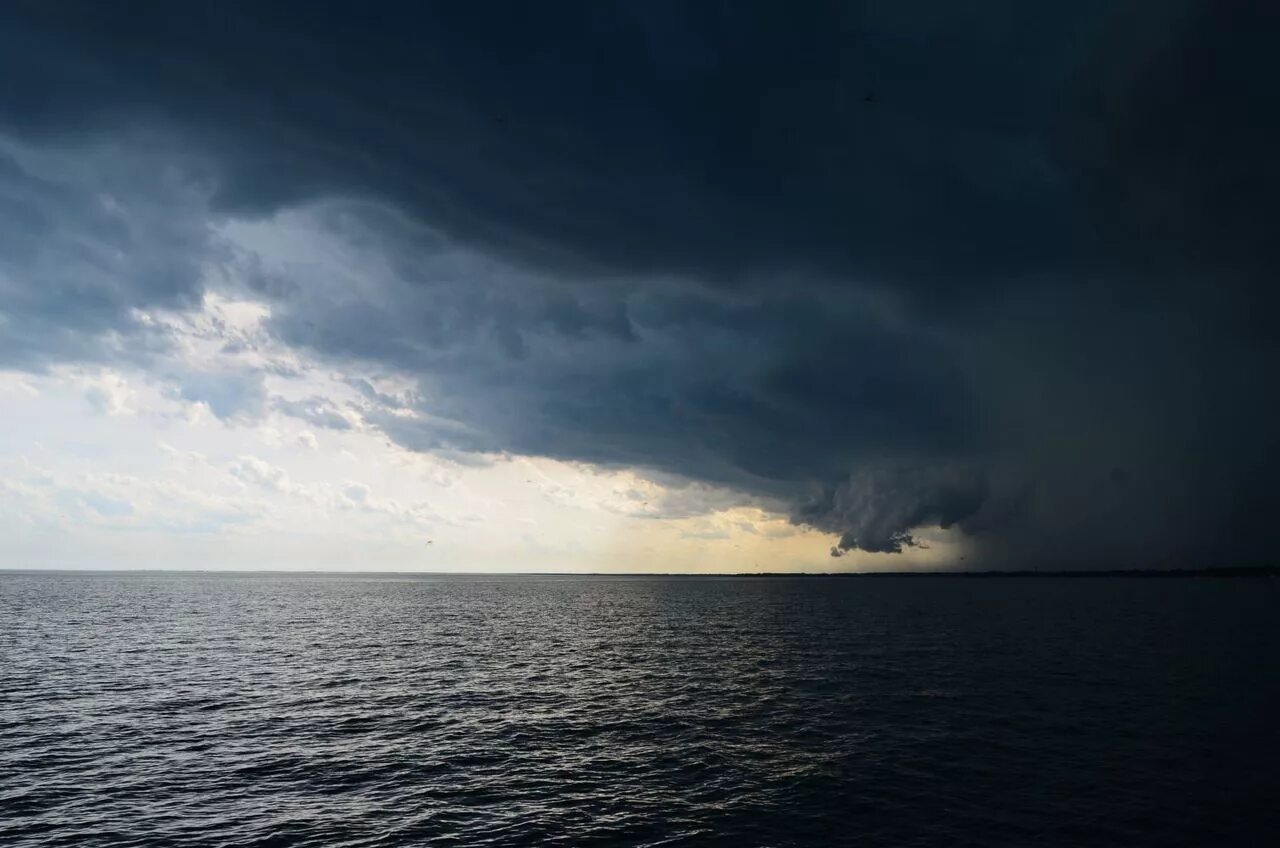 Разное состояние моря. Море в разную погоду. Море в Разное время суток. Море в разных состояниях. Черное море в разную погоду.