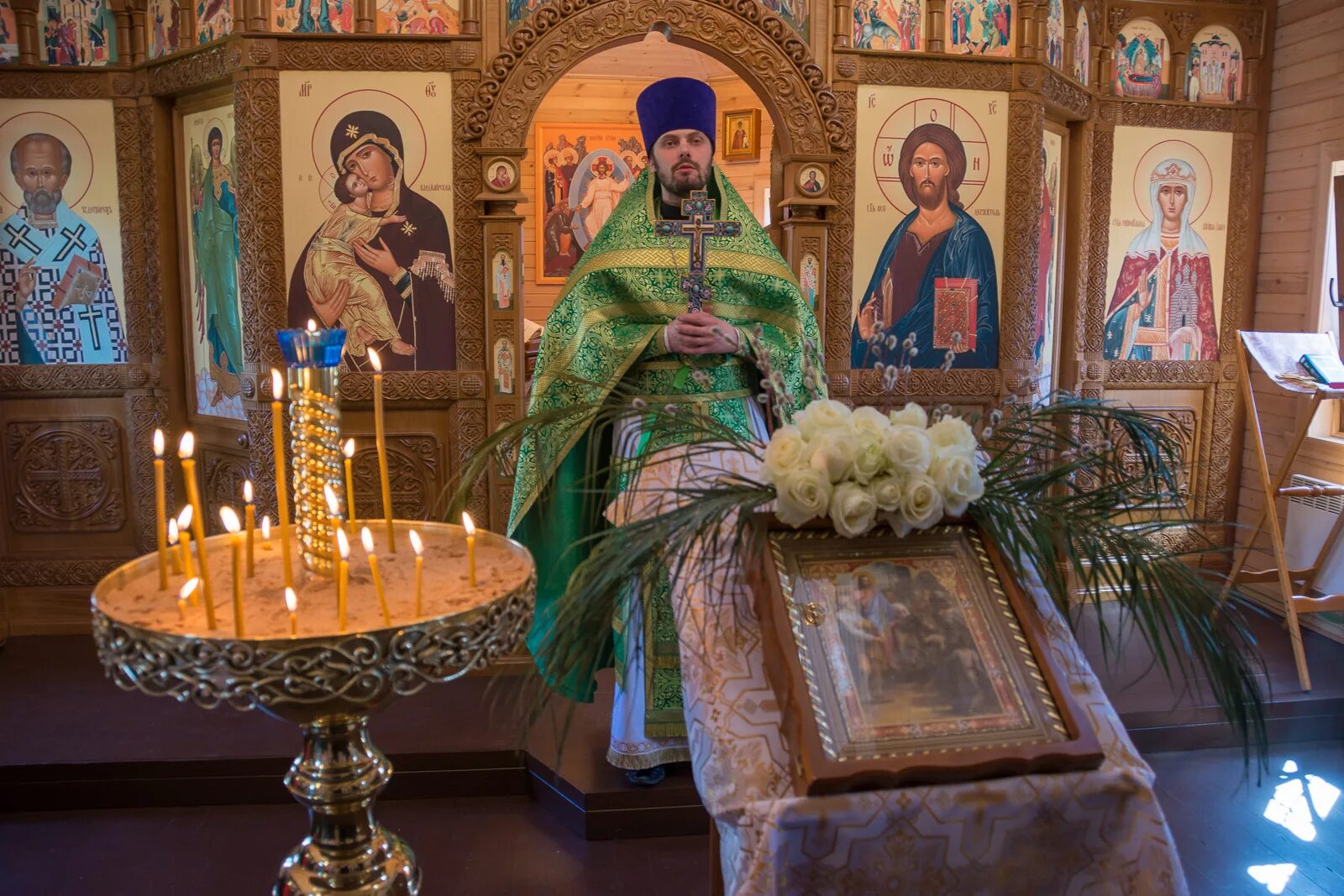 Храм княгини ольги в останкино расписание богослужений. Храм ольги в останкино духовенство. Храм на ольги форш настоятель. Воскресная молитва которую поют все прихожане в церкви. Церковь в наумове.